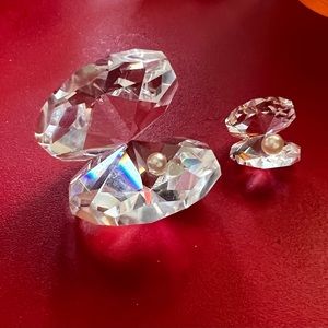 2 Beautiful crystal shells clams with pearls ornaments collectibles home decor